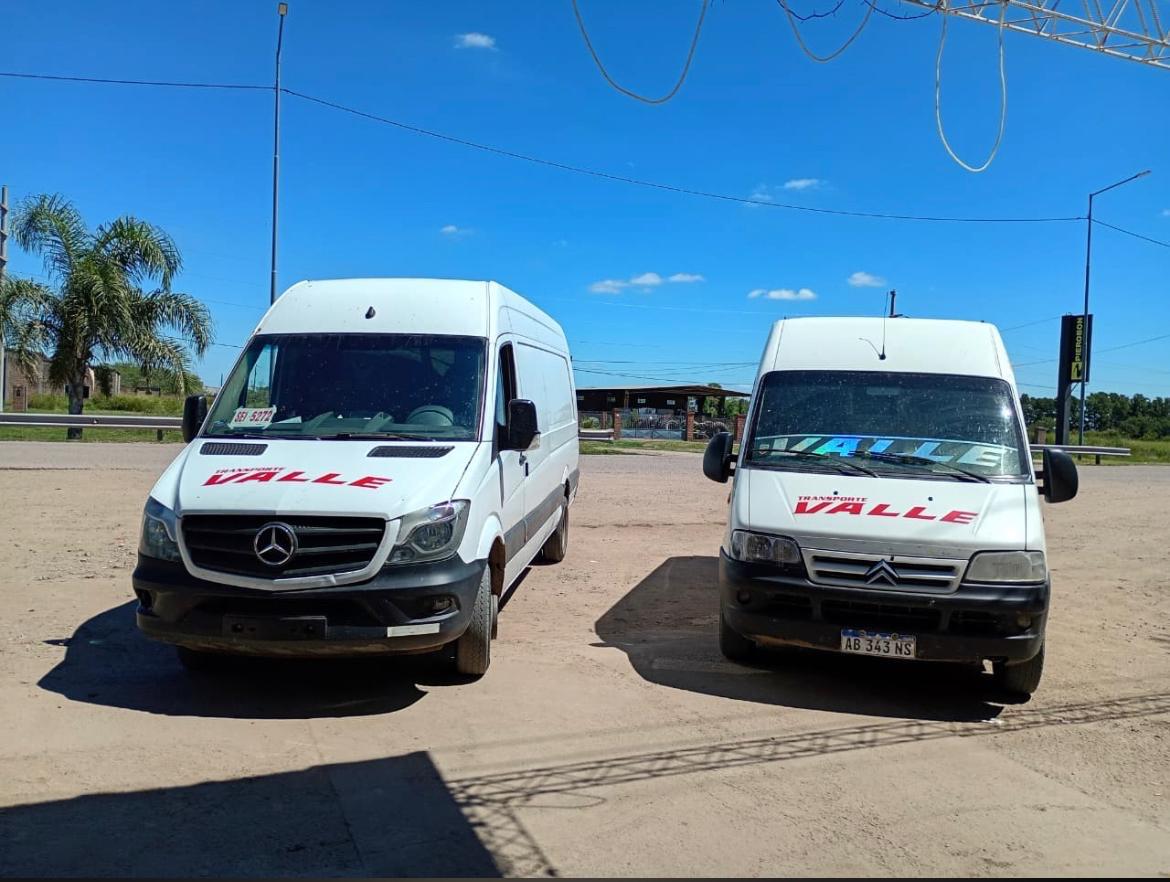 Dos unidades reales de Transporte Valle preparadas para trabajar